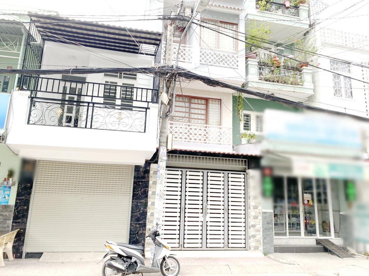 Nhà 3.54*12.57m, nở hậu mặt tiền tám danh