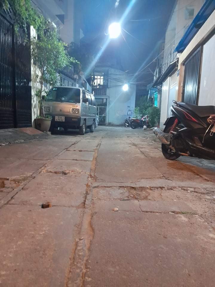 Bán nhà Nguyễn Văn Công, lô góc 60m2 HXH, chỉ 5 ty