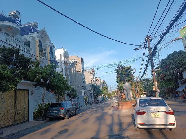 GẤP BÁN NHÀ QUẬN 9
