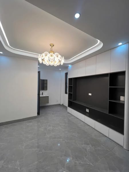 Nằm trong ngõ 235 Yên Hòa, phường Yên Hòa, quận Cầu Giấy