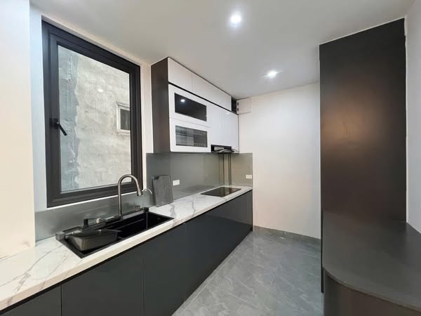 Nằm trong ngõ 235 Yên Hòa, phường Yên Hòa, quận Cầu Giấy