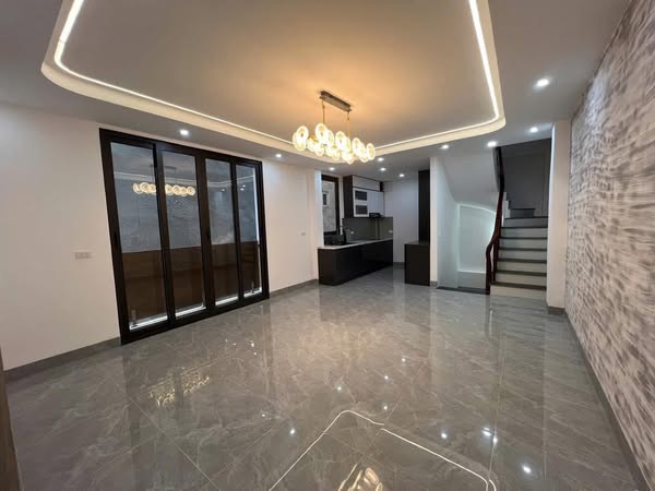 Nằm trong ngõ 235 Yên Hòa, phường Yên Hòa, quận Cầu Giấy