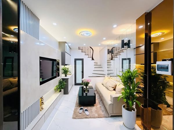 TUYỆT PHẨM THANH XUÂN NGAY ROYAL CITY