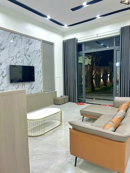 Gia đình chủ dọn ra Bắc ở nên cần bán lại căn nhà sân vườn ở đường Bờ Kinh T14