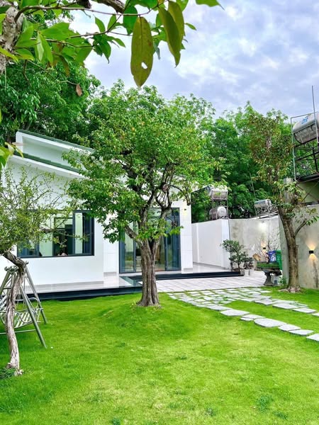 Gia đình chủ dọn ra Bắc ở nên cần bán lại căn nhà sân vườn ở đường Bờ Kinh T14