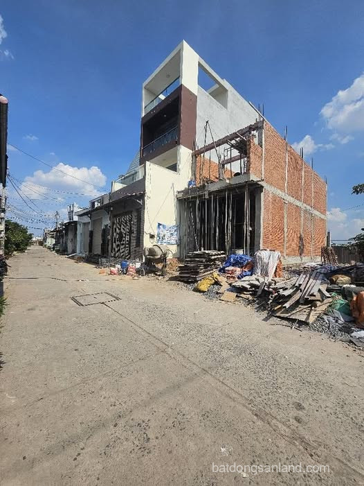 Giá : 4.55Tỷ TL nhẹ.• 100m2 ngang 5 dài 20