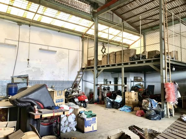 DT : 20M X 20M , 2PN , 3WC , 2 máy lạnh , 1 văn phòng làm việc