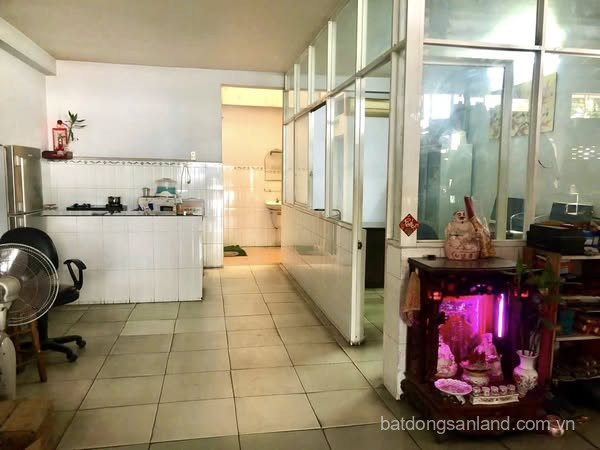 DT : 20M X 20M , 2PN , 3WC , 2 máy lạnh , 1 văn phòng làm việc